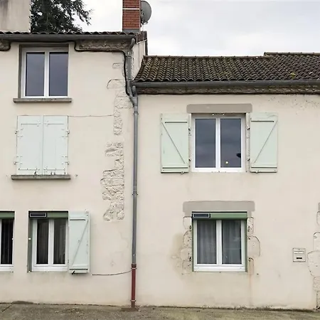 Maison Terrasse Au Bord De L'eau بيت للعطل Ebreuil